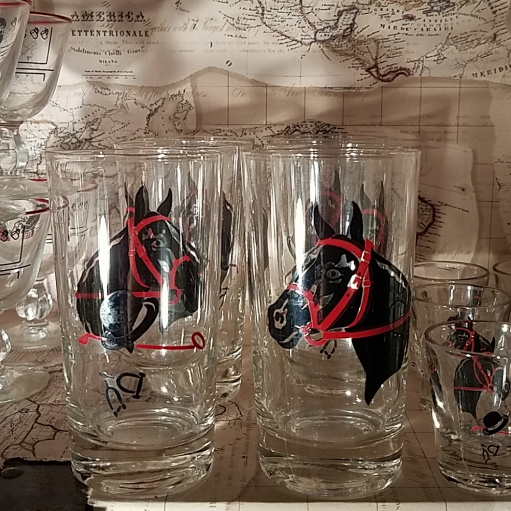 Vintage drinkware racehorse motif.